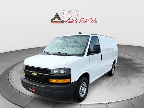 Used 2021 Chevrolet Express 2500 w/ Driver Convenience Package image 3