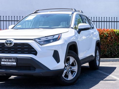 Used 2025 Toyota RAV4 XLE FWD image 15