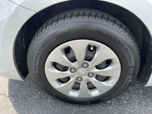 Used 2016 Hyundai Accent SE FWD image 10