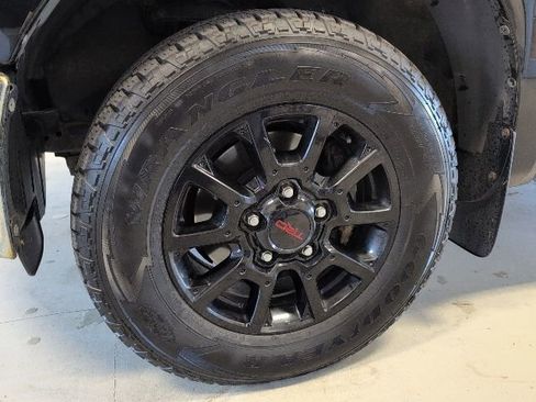 Used 2011 Toyota Tundra 4x4 CrewMax w/ SR5 Pkg image 7