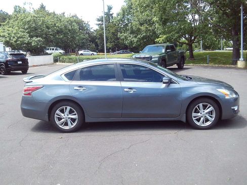 Used 2015 Nissan Altima 2.5 SL w/ Technology Package FWD image 6