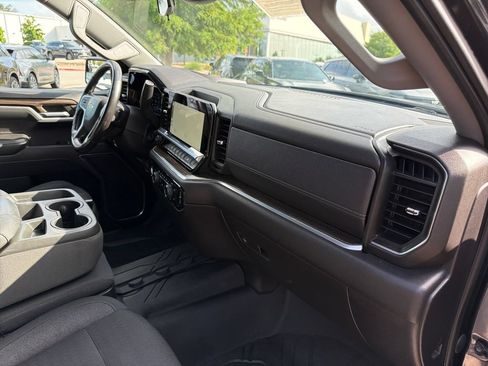 Used 2022 Chevrolet Silverado 1500 LT RWD image 39