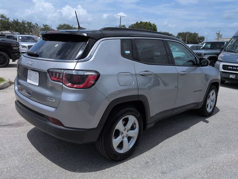 Used 2019 Jeep Compass Latitude FWD image 5