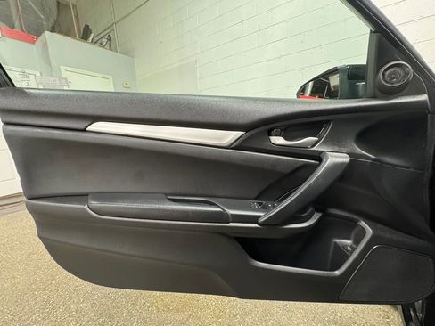 Used 2020 Honda Civic Sport image 9