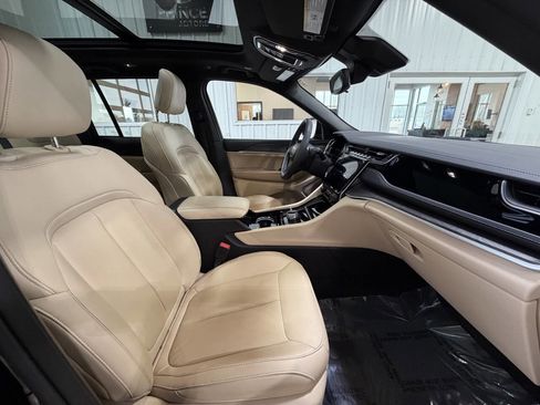 Used 2022 Jeep Grand Cherokee Limited 4xe image 40