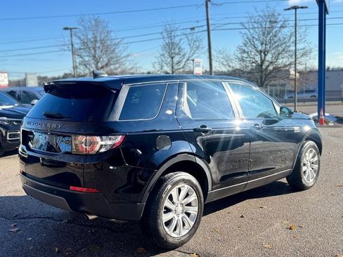 Used 2017 Land Rover Discovery Sport SE image 6
