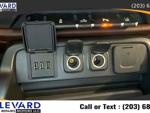 Used 2015 Chevrolet Silverado 1500 High Country w/ High Country Premium Package AWD/4WD image 20