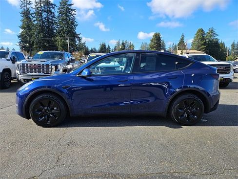 Used 2022 Tesla Model Y Long Range image 2