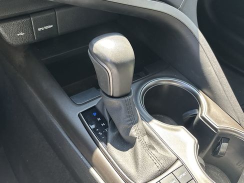 Used 2022 Toyota Camry SE w/ Convenience Package FWD image 15