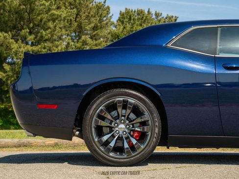 Used 2013 Dodge Challenger SRT8 w/ Harman Kardon Audio Group RWD image 10