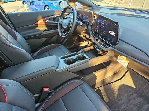 Used 2024 Chevrolet Equinox EV RS FWD image 12