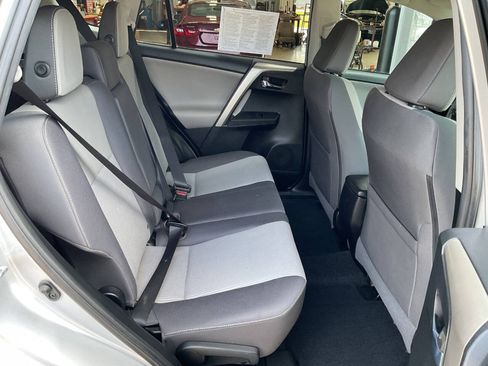 Used 2015 Toyota RAV4 XLE AWD/4WD image 32