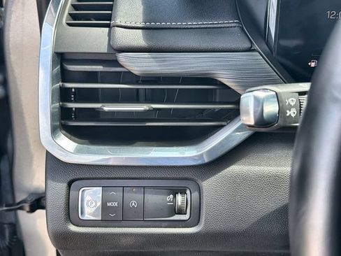 Certified 2026 GMC Acadia Elevation w/ Elevation Premium Package FWD image 17