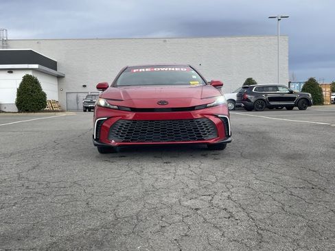 Used 2025 Toyota Camry SE image 2