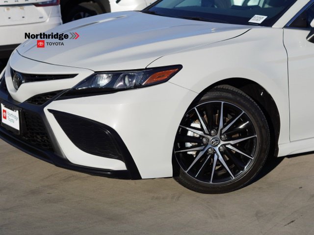 Used 2024 Toyota Camry SE w/ Convenience Package FWD image 5