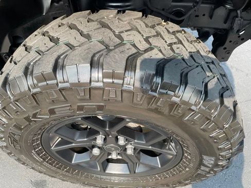 Used 2023 Jeep Gladiator Rubicon w/ Cold Weather Group AWD/4WD image 29