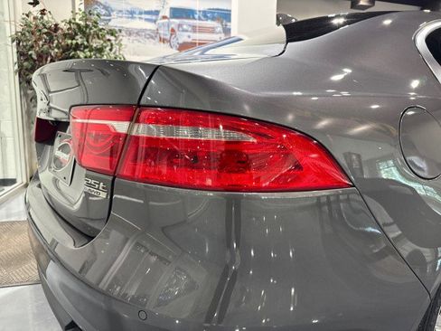 Used 2019 Jaguar XE Prestige AWD/4WD image 35