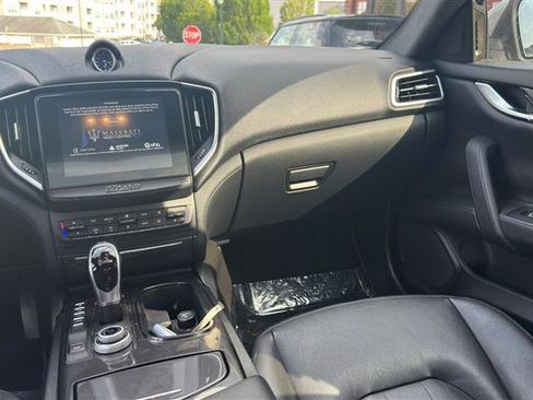 Used 2017 Maserati Ghibli RWD image 21