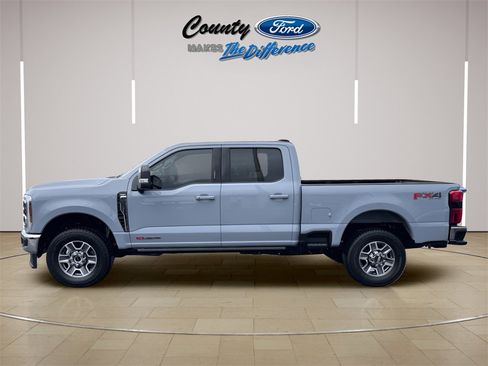New 2026 Ford F250 Lariat w/ Lariat Ultimate Package image 3