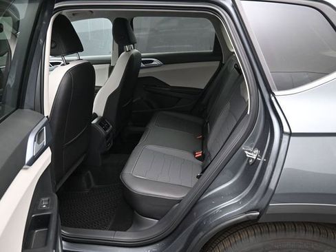 New 2026 Volkswagen Taos SE AWD/4WD image 11
