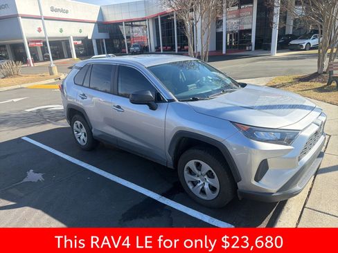 Used 2022 Toyota RAV4 LE image 6