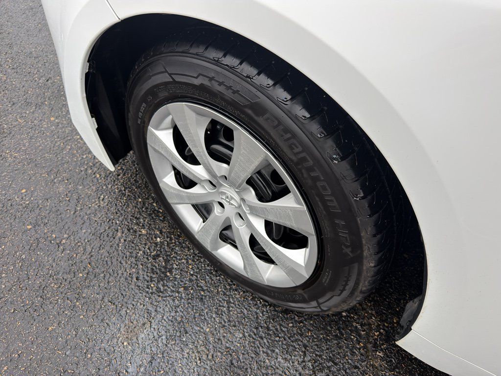 Used 2024 Toyota Corolla LE FWD image 7