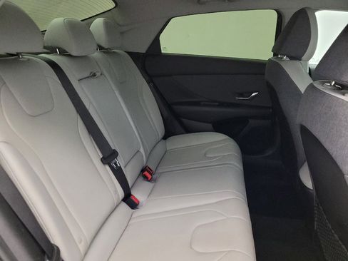 Used 2021 Hyundai Elantra Limited w/ Preferred Accessory Package FWD image 19
