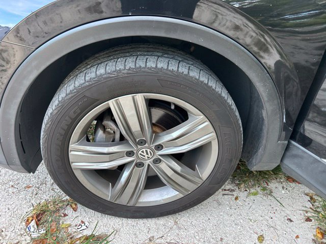Used 2019 Volkswagen Tiguan SEL Premium w/ 3rd Row Seat Package AWD/4WD image 23