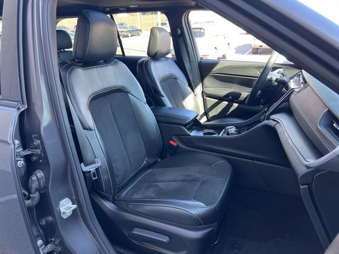 Certified 2024 Jeep Grand Cherokee Altitude image 24