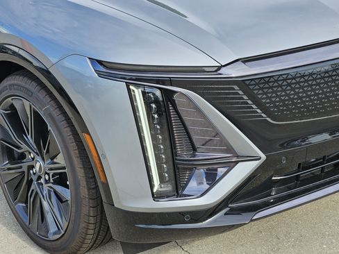 New 2025 Cadillac Lyriq Sport image 9