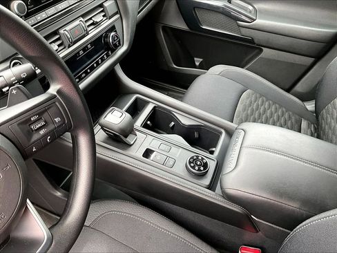 Used 2024 Nissan Pathfinder S AWD/4WD image 15