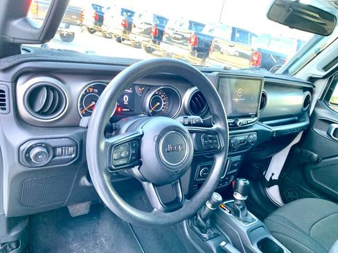 Used 2018 Jeep Wrangler Sport AWD/4WD image 12