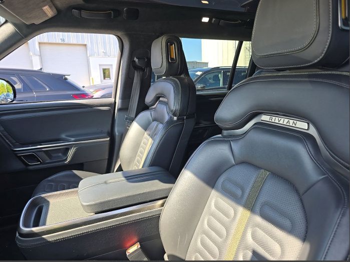 Used 2024 Rivian R1S Adventure Dual AWD/4WD image 5