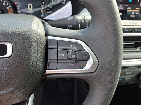 Certified 2023 Jeep Compass Latitude w/ Sun and Sound Group AWD/4WD image 10