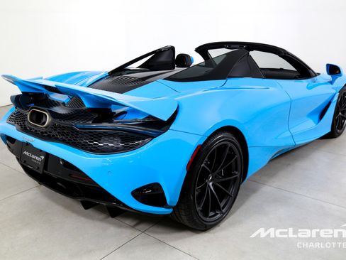 Used 2027 McLaren 750S Spider RWD image 10