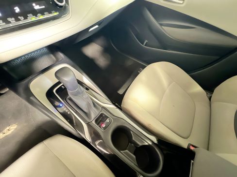 Used 2020 Toyota Corolla LE FWD image 25