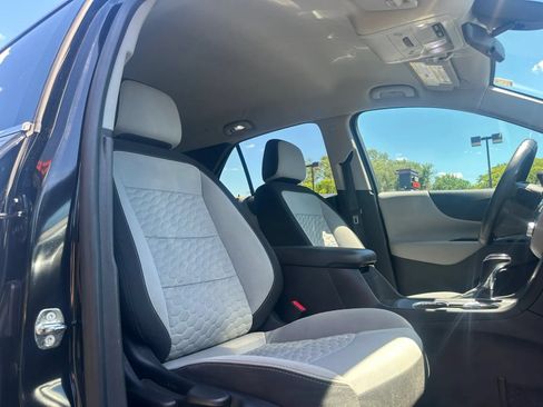 Used 2018 Chevrolet Equinox LT FWD image 16