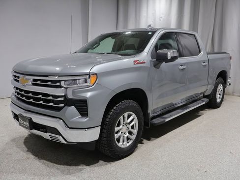 Used 2025 Chevrolet Silverado 1500 LTZ w/ Z71 Off-Road Package AWD/4WD image 6