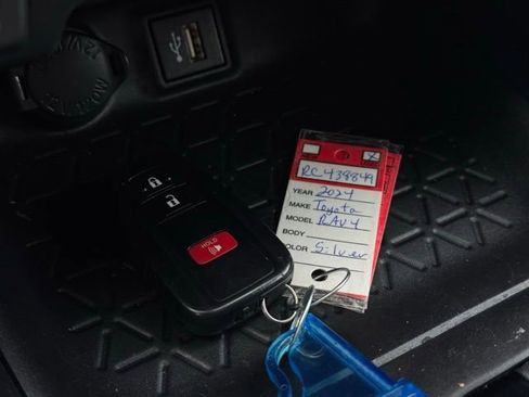 Used 2024 Toyota RAV4 XLE image 33