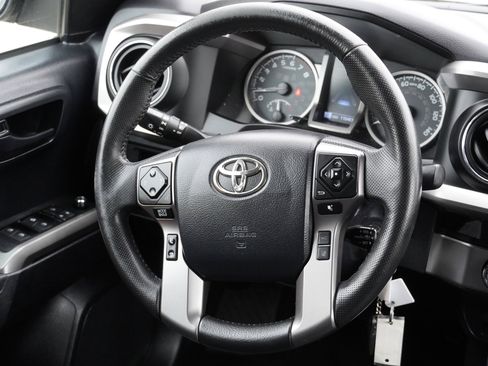 Certified 2018 Toyota Tacoma SR5 image 27