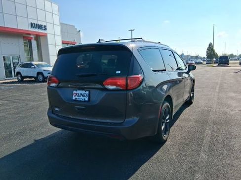 Used 2020 Chrysler Pacifica Touring-L w/ Advanced Safetytec Group AWD/4WD image 8
