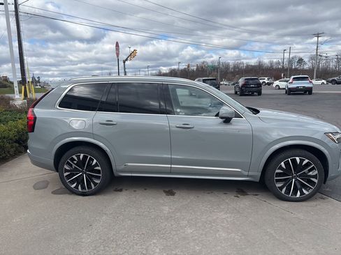 Used 2025 Volvo XC90 B6 Plus image 5