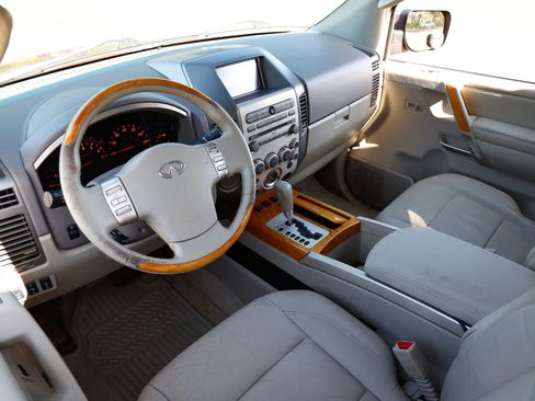 Used 2004 INFINITI QX56 RWD 4DR w/ Smart Vision Pkg image 4