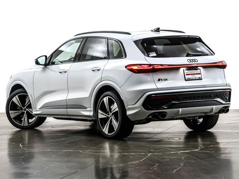 New 2025 Audi SQ5 Prestige image 12
