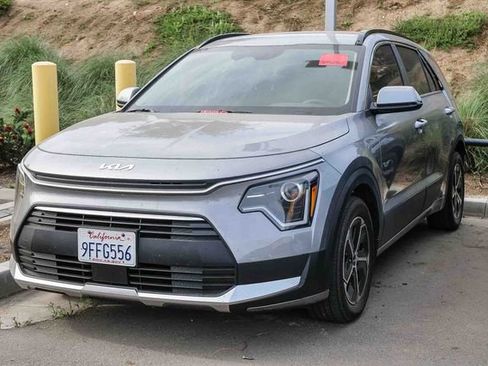 Certified 2023 Kia Niro EX image 6