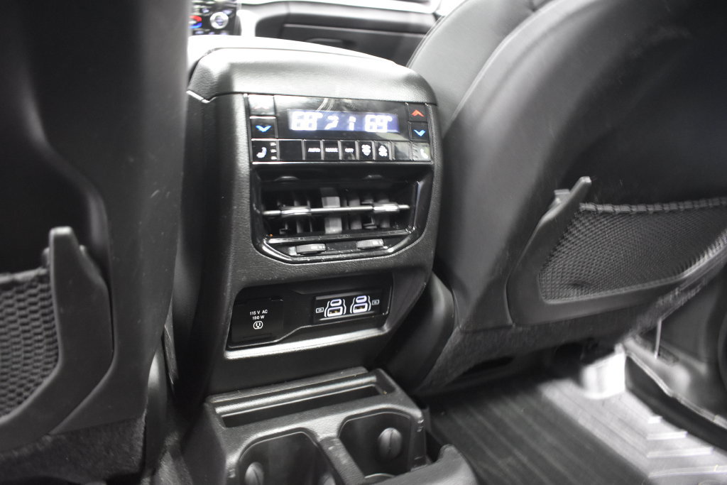 Used 2021 Jeep Grand Cherokee L Overland w/ Luxury Tech Group IV AWD/4WD image 39