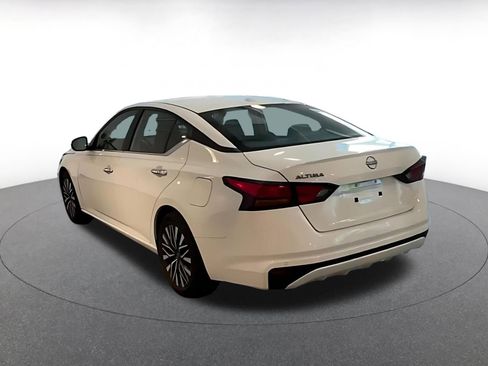 Used 2025 Nissan Altima 2.5 SV FWD image 10