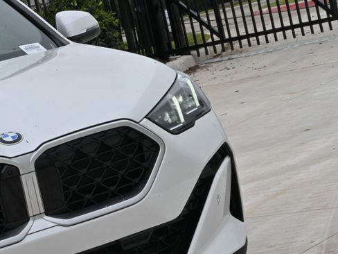 Certified 2025 BMW X2 xDrive28i AWD/4WD image 10