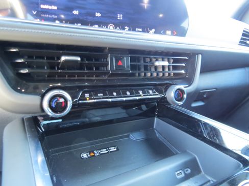 Used 2025 Chevrolet Tahoe Z71 w/ Z71 Off-Road Package image 21