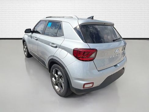 Used 2022 Hyundai Venue SEL FWD image 6